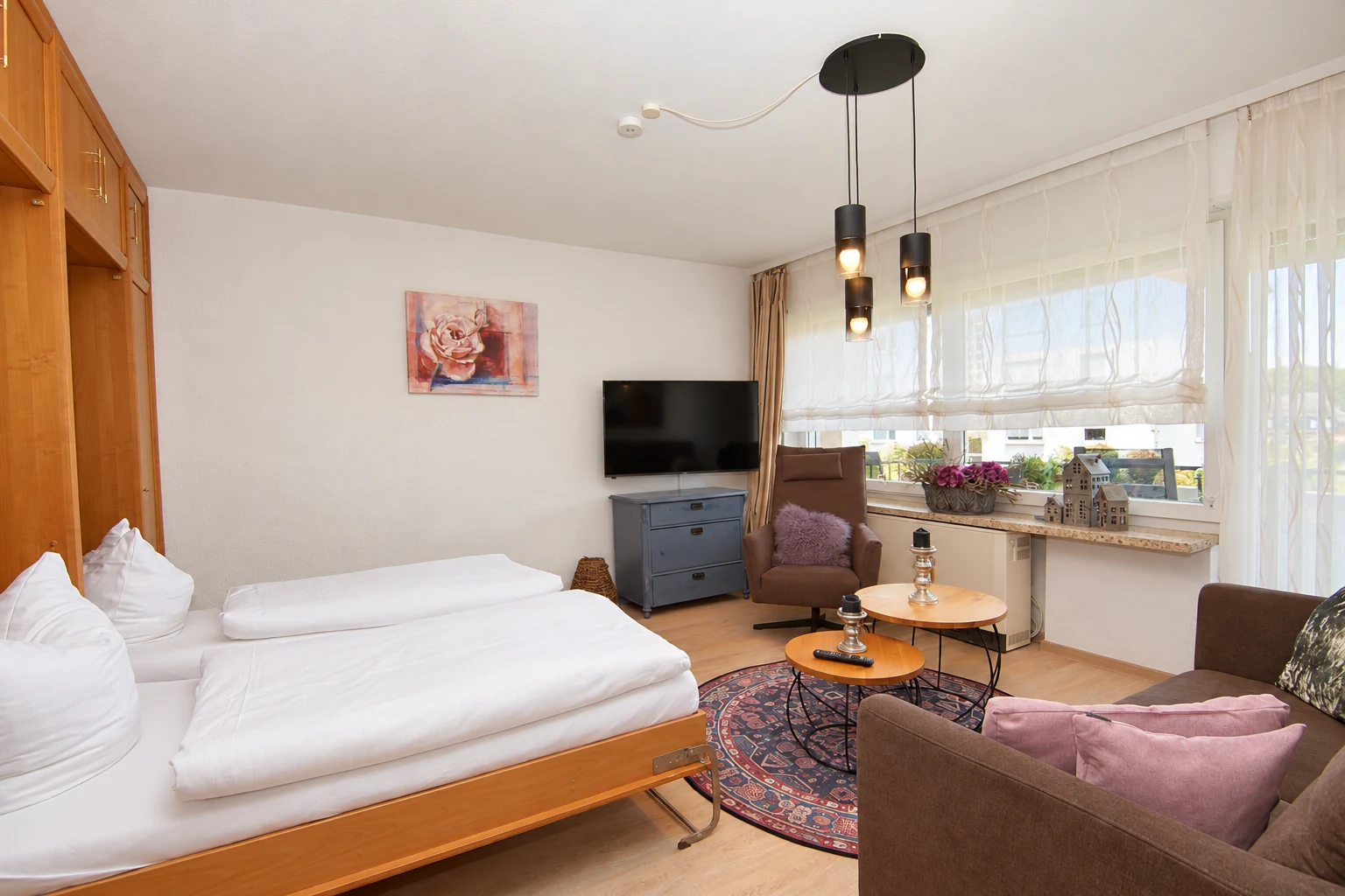 Wohn- und Schlafbereich einer Ferienwohnung